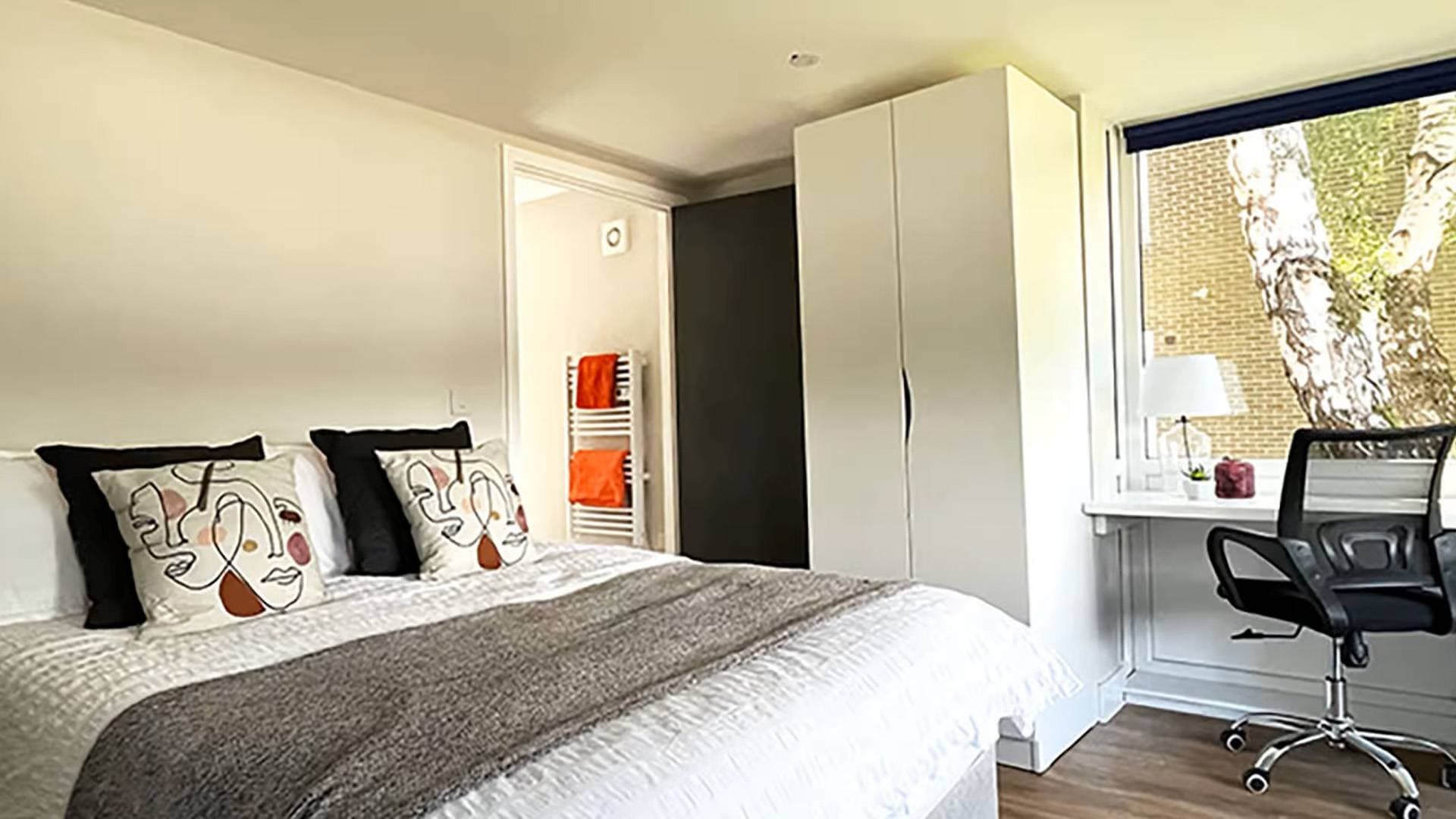 Introducing Bijou, Braford